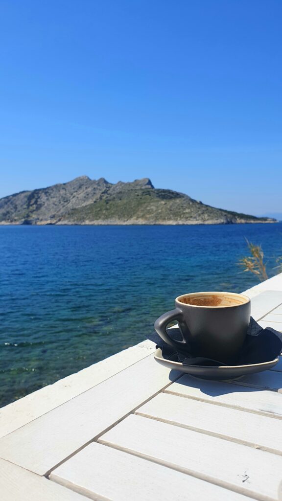 βόλτα με μηχανή στην Αίγινα