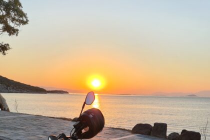 βόλτα με μηχανή στην Αίγινα