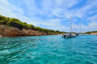 Σύγκρουση σκαφών στη Μονή Αίγινας
