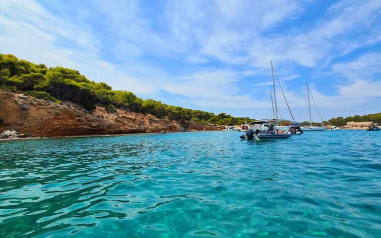 Σύγκρουση σκαφών στη Μονή Αίγινας