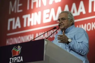 Αλέκος Φλαμπουράρης: Τιμή από τη Νέα Αριστερά Αίγινας