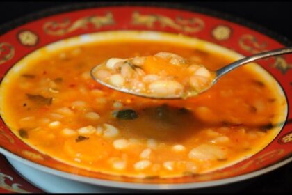 παραδοσιακή φασολάδα Αίγινα