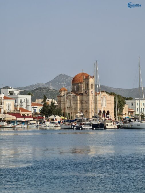 Αίγινα σκάφος οδηγός