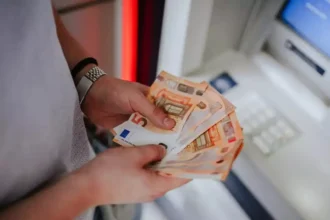 κατώτατος μισθός 920 ευρώ
