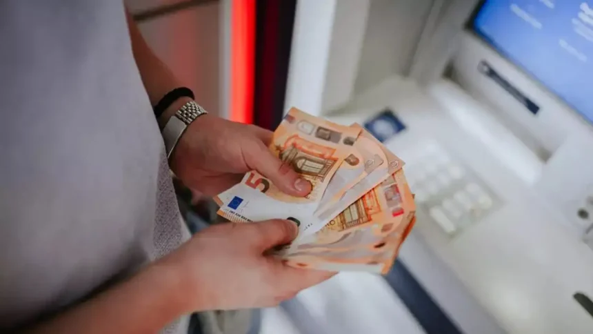 κατώτατος μισθός 920 ευρώ