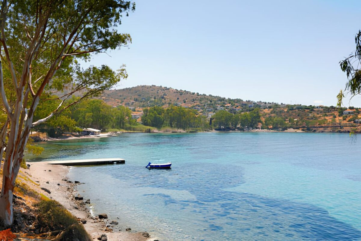 Η Αιγινήτισσα συγκαταλέγεται στις πιο δημοφιλείς παραλίες της Αίγινας, προσελκύοντας κάθε χρόνο χιλιάδες επισκέπτες που επιλέγουν το νησί για σύντομες ή πολυήμερες διακοπές.
